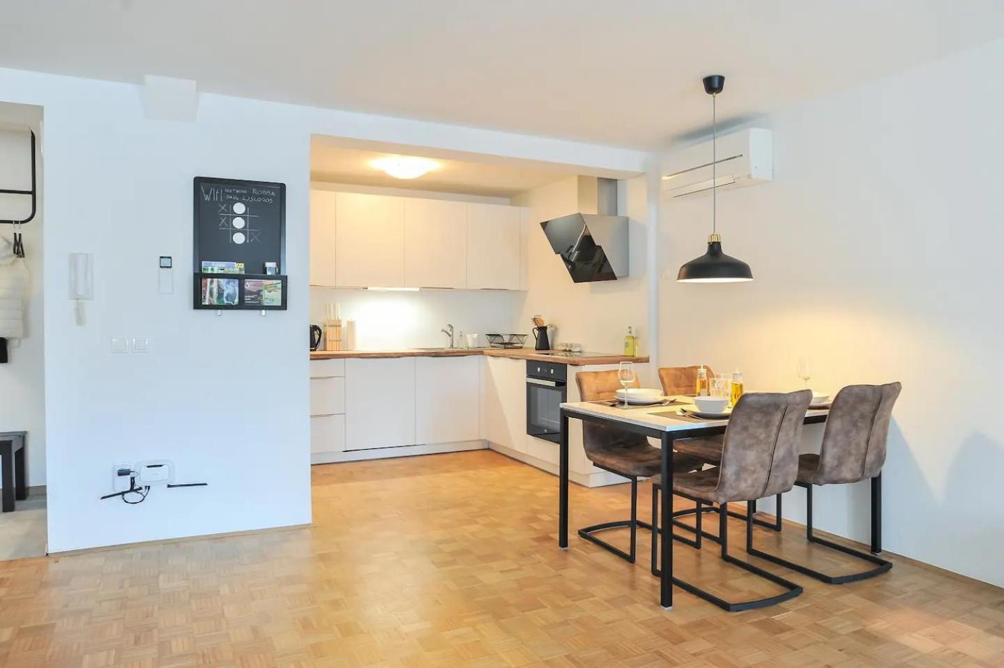 Strict City Apartments Ljubljana Luaran gambar